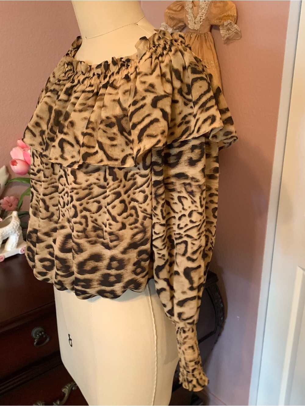 EXPRESS Off-Shoulder Leopard Print Ruffled Blouse - Picture 3 of 6